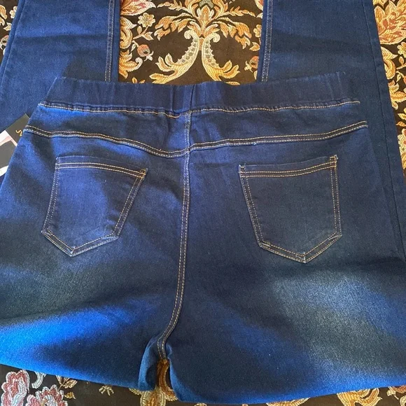 NWT denim skinny leggings. Elastic waist. - Picture 5 of 5